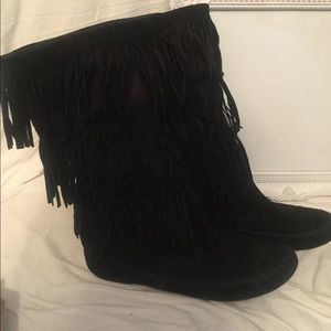 Black fringe boots